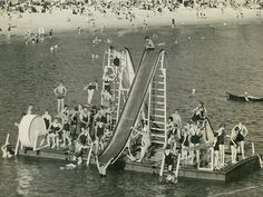 4b7cf14eaca2e7fc07ad7bd74ceba4b2--floating-pontoon-pontoons.jpg